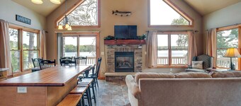 Lakefront Wisconsin Getaway w/ Kayak + Boat Dock!