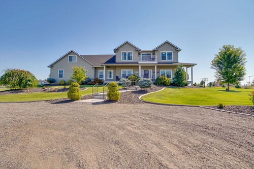 Kid-friendly Pasco Farmhouse w/ Playset, Game Room