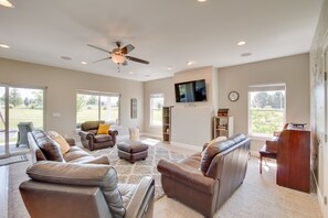 House (6 Bedrooms) | Living area - Kid-friendly Pasco Farmhouse w/ Playset, Game Room (Pasco)