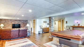 House (5 Bedrooms) | Interior