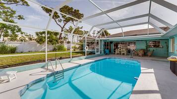 Kolam renang outdoor