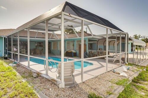 Pet-friendly Englewood Getaway Near Ocean!