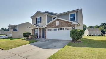 Rumah (4 Bedrooms) | Bagian depan properti