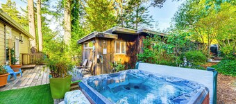 Fort Bragg 'secret Garden' Cabin w/ Hot Tub, Views