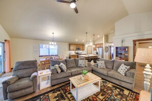 House (3 Bedrooms) | Interior
