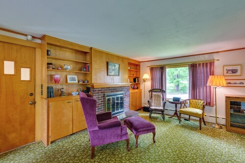 Cape House in Farmington w/ Shared Outdoor Pool!