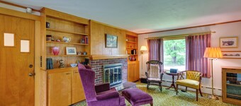 Cape House in Farmington w/ Shared Outdoor Pool!