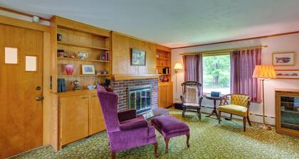 Cape House in Farmington w/ Shared Outdoor Pool!