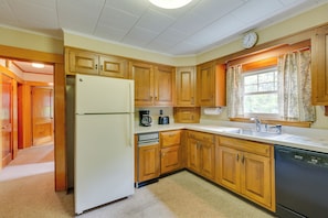 House (3 Bedrooms) | Interior - Cape House in Farmington w/ Shared Outdoor Pool! (Farmington)