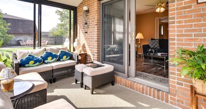 Tonawanda Vacation Rental ~ 13 Mi to Niagara Falls
