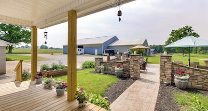 Countryside Home in Wooster w/ Patio & Fire Pit