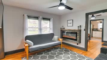 House (2 Bedrooms) | Interior