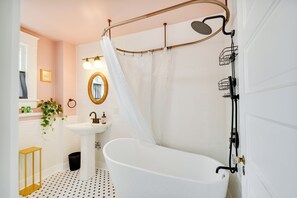 House (3 Bedrooms) | Interior - Elizabeth City Vacation Rental: Gazebo w/ Hot Tub! (Elizabeth City)