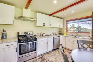 Cottage (2 Bedrooms) | Interior