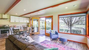 Cottage (2 Bedrooms) | Interior