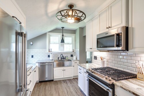 Vermilion Home - Walk to Main Street Beach!