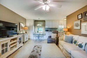 Apartment (1 Bedroom) | Interior - Canandaigua Lake Romantic Getaway w/ Boat Slip! (Rushville)