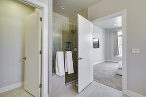Interior - Hideout Haven: Luxe Retreat w/ Lake View & Hot Tub (Kamas)