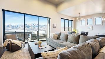 Apartment (3 Bedrooms) | Front of property