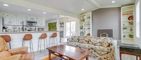 House (3 Bedrooms) | Living area