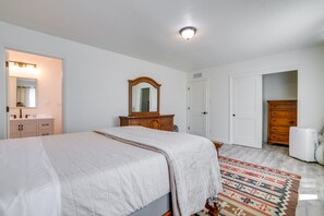 House (3 Bedrooms) | 3 bedrooms, bed sheets