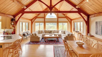 House (4 Bedrooms) | Front of property
