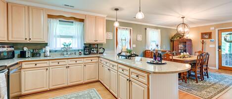 House (3 Bedrooms) | Private kitchen | Microwave, oven, stovetop, dishwasher