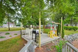 Outdoor dining - Lakefront Lexington Vacation Rental w/ Dock! (Lexington)