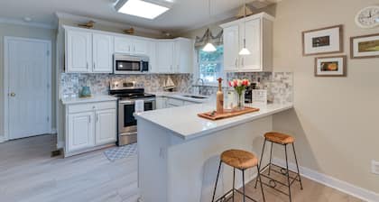 Lakefront Lexington Vacation Rental w/ Dock!