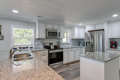 Pet-friendly Lexington Vacation Rental on Lake!