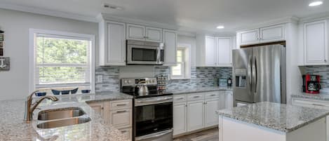 House (4 Bedrooms) | Interior