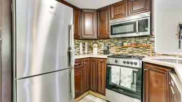 Microwave, oven, kompor, dan mesin pencuci piring