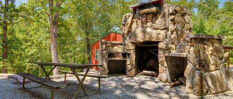 Casa (3 Bedrooms) | Restaurante al aire libre