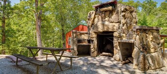 Oakland Oasis: Serene Retreat in the Ozarks