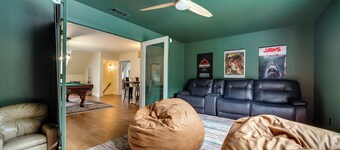 Mena Getaway w/ Pool - 6 Mi to Wolf Pen Gap!