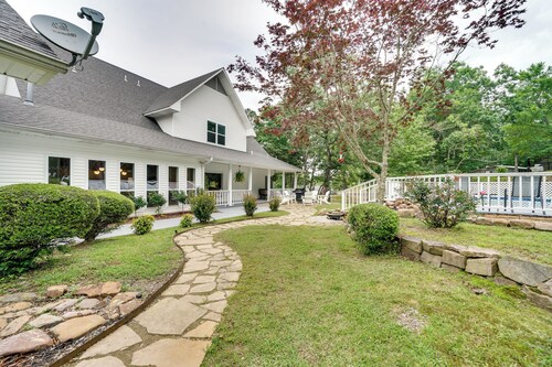 Mena Getaway w/ Pool - 6 Mi to Wolf Pen Gap!