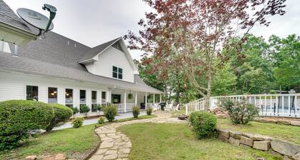 Mena Getaway w/ Pool - 6 Mi to Wolf Pen Gap!