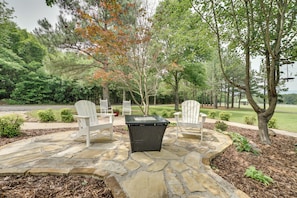 Interior - Mena Getaway w/ Pool - 6 Mi to Wolf Pen Gap! (Mena)