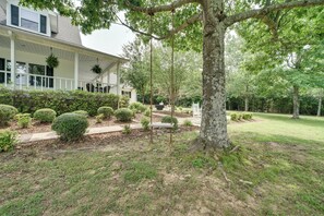 Interior - Mena Getaway w/ Pool - 6 Mi to Wolf Pen Gap! (Mena)