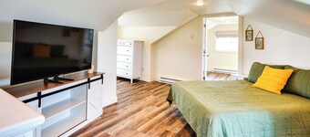 Waterfront Lake Poinsett Retreat w/ Fire Pit!
