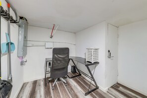 Apartment (0 Bedroom) | Interior - Pool & Putting Green Access: West Park Escape (Hollywood)