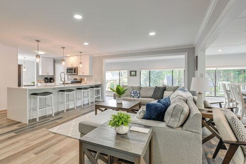 Spacious Lake Norman Retreat w/ Boat Ramp!