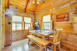 Interior - Secluded Oakland Cabin w/ Private Yard! (Oakland)
