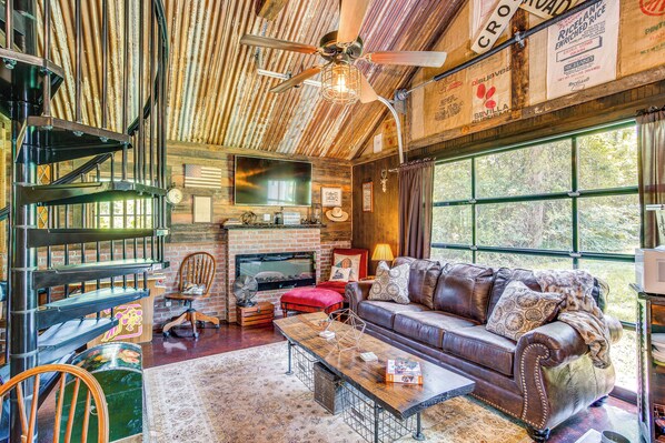 House (2 Bedrooms) | Interior - Lake Holbrook Waterfront Vacation Rental w/ Dock! (Mineola)