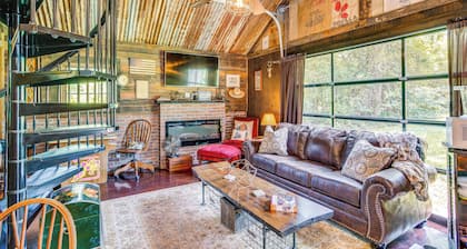 Lake Holbrook Waterfront Vacation Rental w/ Dock!