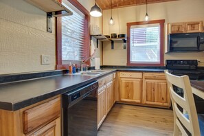 House (2 Bedrooms) | Interior