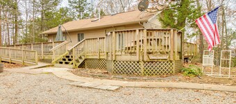 Serene Yellville Retreat w/ Hot Tub on 85 Acres
