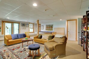 House (6 Bedrooms) | Interior