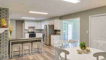 House (4 Bedrooms) | Front of property