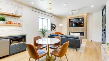 Apartment (2 Bedrooms) | Front of property